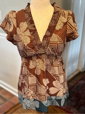 Silk Brown and blue Floral V-Neck Women’s Top. NWOT